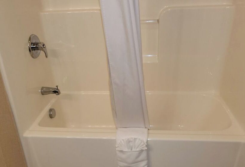 2ダブルベッドのスタンダードルーム, Magnuson Hotel West Liberty