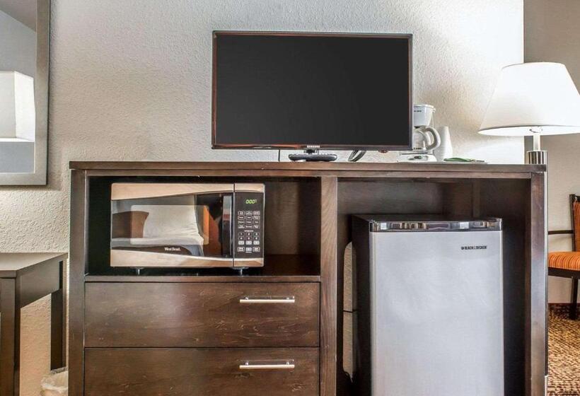 Номер Стандарт 2 Двуспальные Кровати, Rodeway Inn Milford