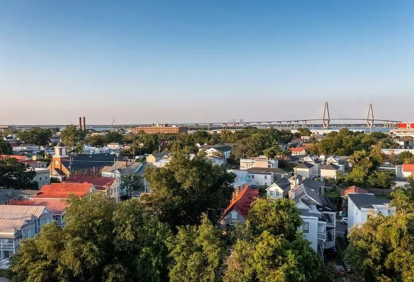 スイート, Live Oak, Charleston Historic District, A Tribute Portfolio