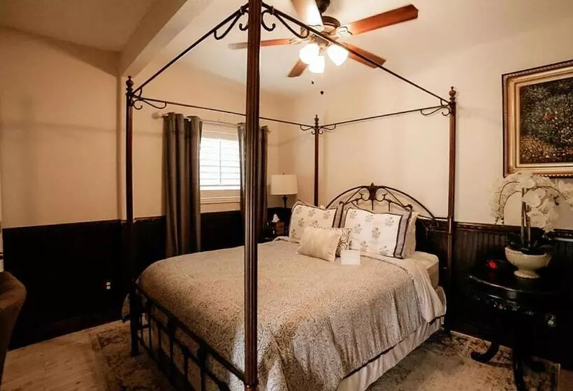Economy Triple Room, The Kendall