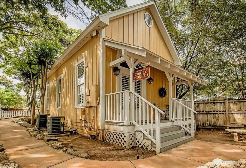 غرفة سوبيريور ثلاثية, The Kendall