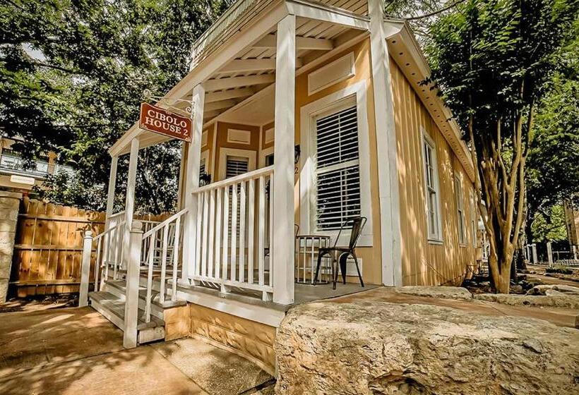 غرفة قياسية سرير كينج, The Kendall