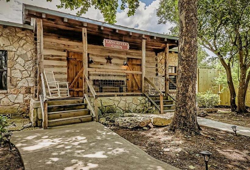 غرفة كلاسيكية ثلاثية, The Kendall