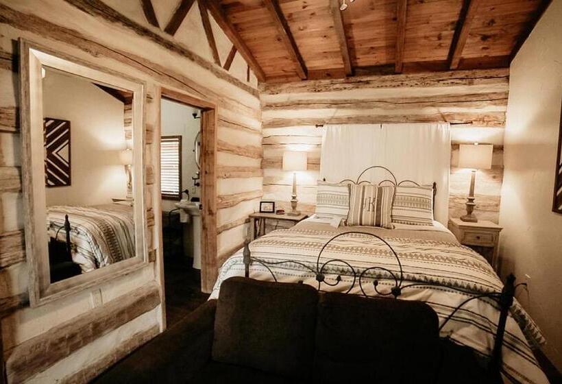 غرفة كلاسيكية ثلاثية, The Kendall