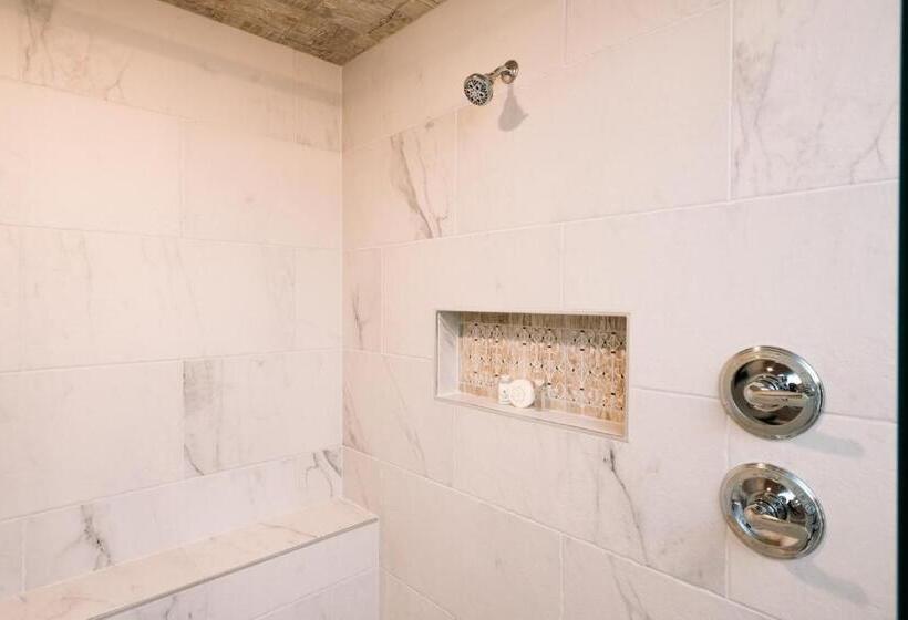 جناح سوبيريور, The Kendall