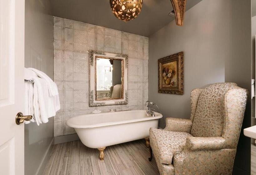 جناح سوبيريور, The Kendall