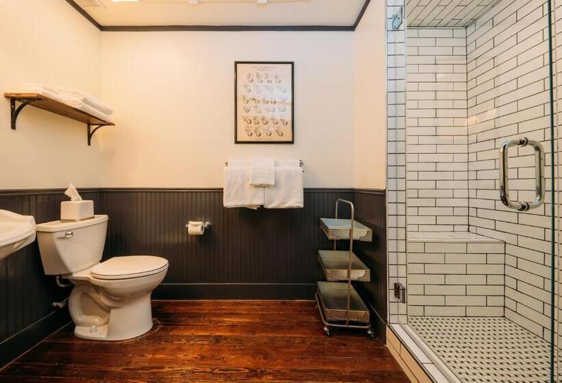 غرفة قياسية ثلاثية, The Kendall