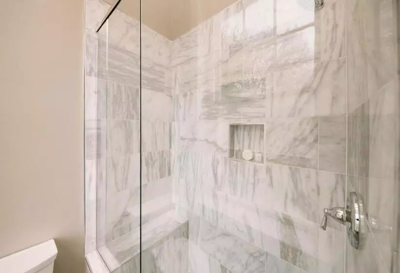 Sviitti Parveke, The Kendall