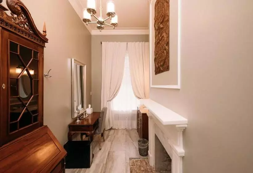 Sviitti Parveke, The Kendall