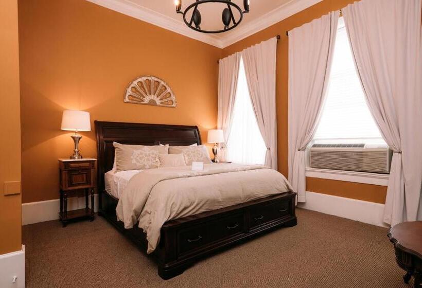 جناح مزوَّد بشرفة, The Kendall