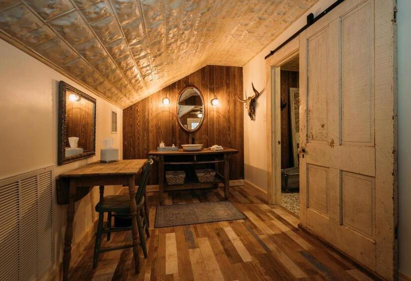 غرفة ديلوكس رباعية, The Kendall