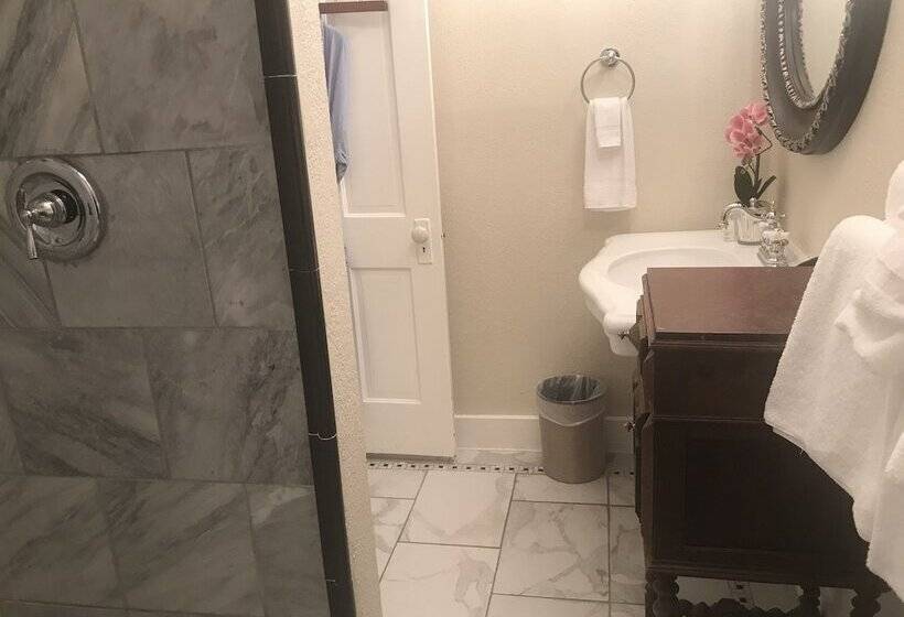 غرفة قياسية, The Kendall