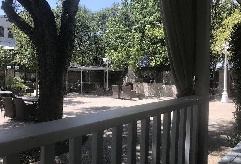 غرفة قياسية, The Kendall