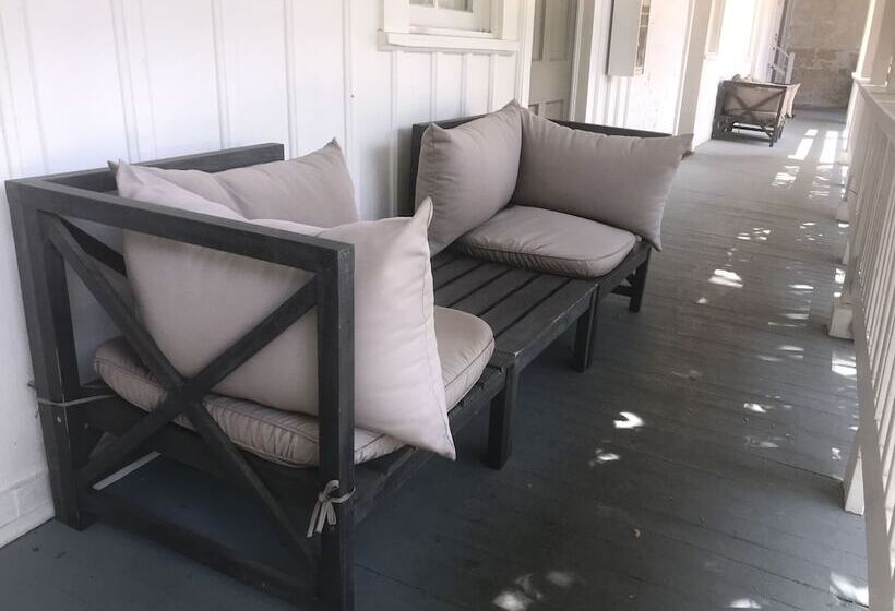 غرفة قياسية, The Kendall