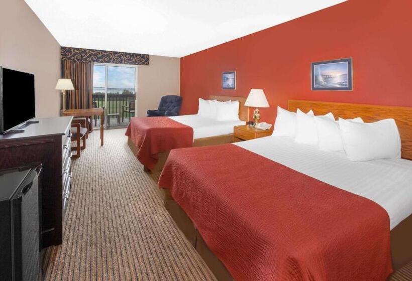 Номер Deluxe Вид на Озеро, Super 8 By Wyndham St. Ignace