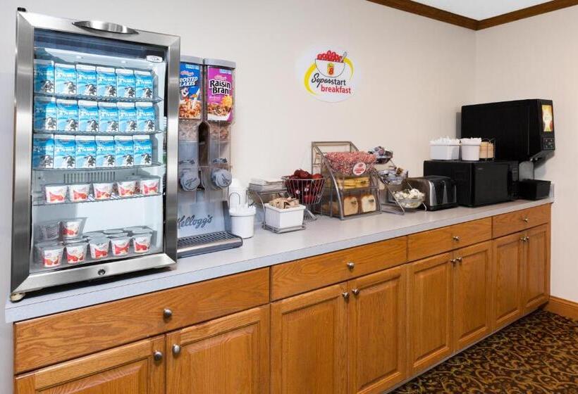 Номер Deluxe Вид на Озеро, Super 8 By Wyndham St. Ignace