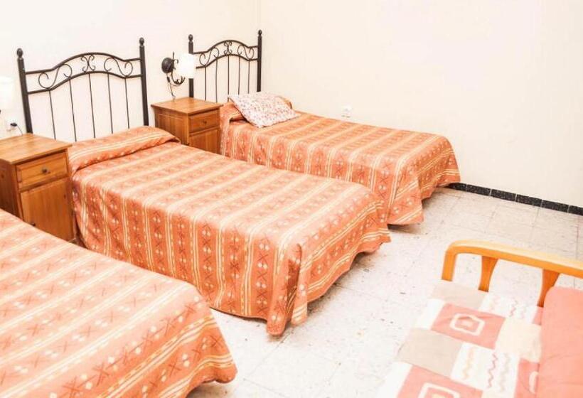 اتاق استاندارد سه تخته با سرویس بهداشتی مشترک, Pension La Montorena