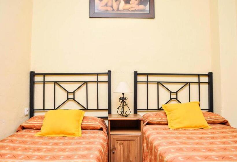 اتاق سوپریور خانوادگی, Pension La Montorena