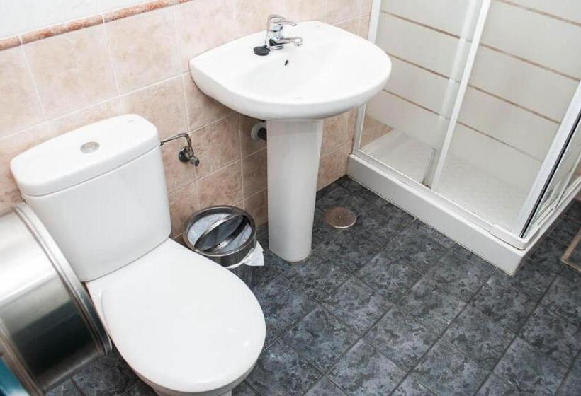 استودیوی استاندارد, Pension La Montorena