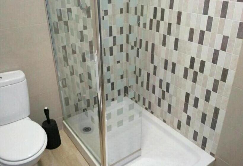 اتاق خانوادگی, Pension La Montorena