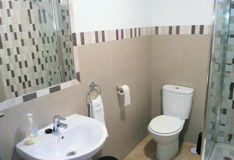 اتاق خانوادگی, Pension La Montorena