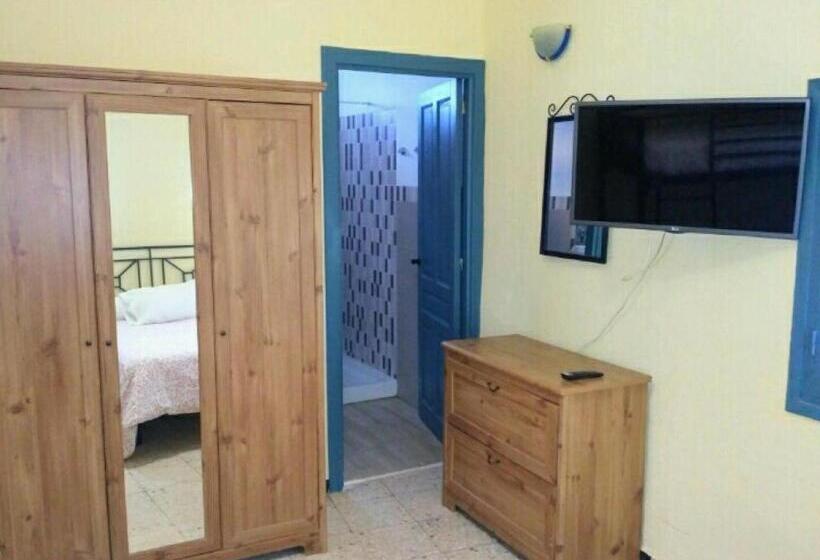 اتاق خانوادگی, Pension La Montorena