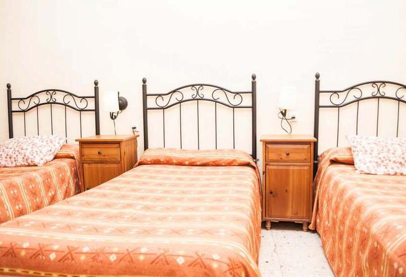 اتاق استاندارد سه تخته با سرویس بهداشتی مشترک, Pension La Montorena