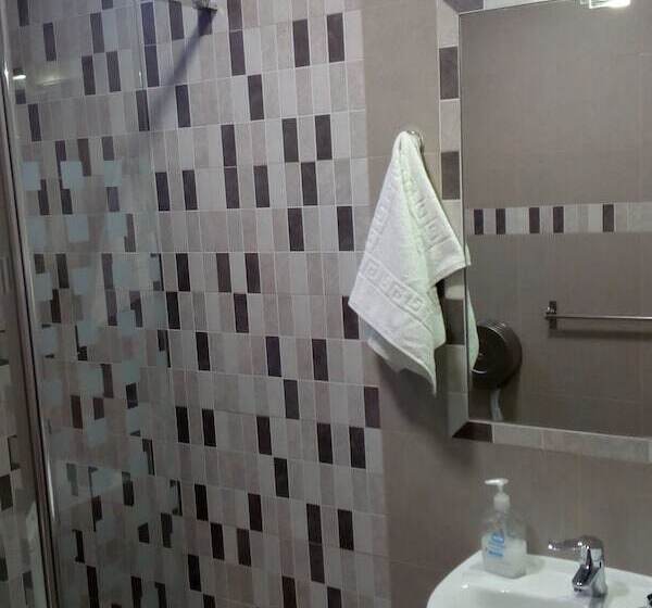 اتاق استاندارد سه تخته با سرویس بهداشتی مشترک, Pension La Montorena