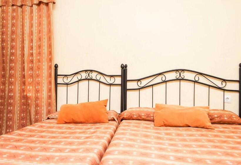 اتاق سوپریور خانوادگی, Pension La Montorena