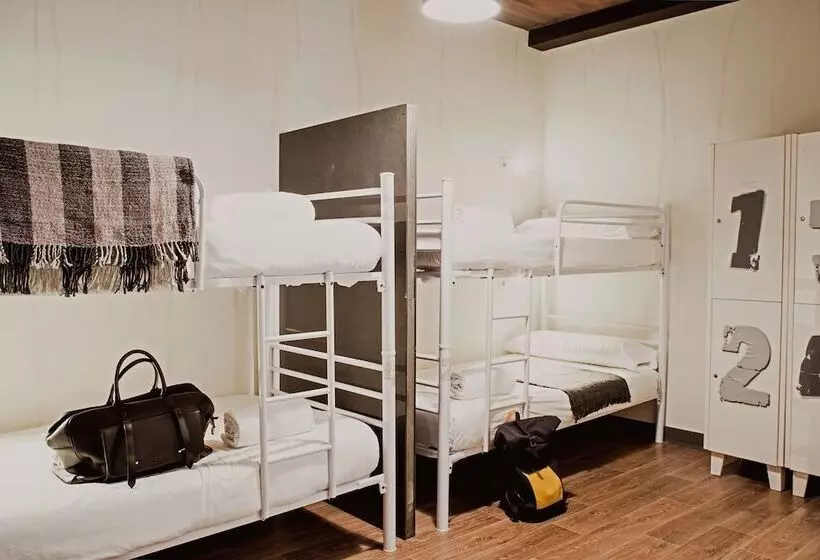 اتاق خانوادگی, Room00 Ventura Hostel