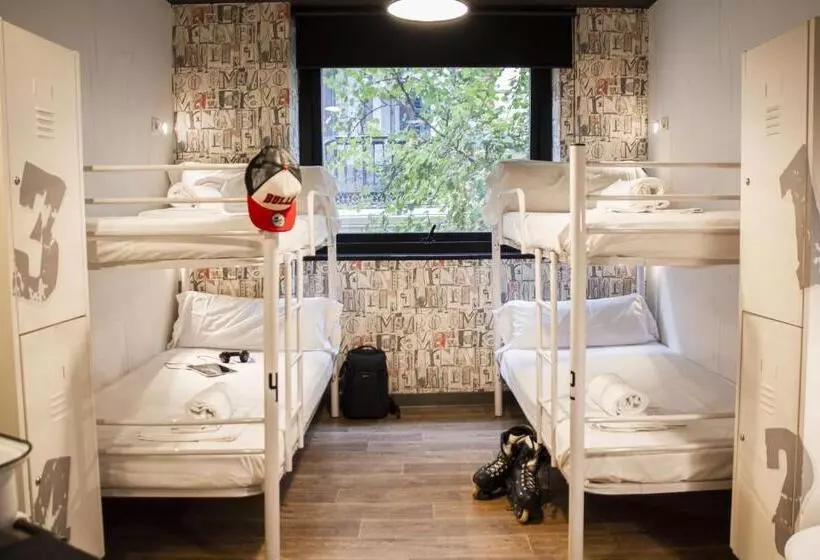تختخواب در اتاق مشترک, Room00 Ventura Hostel