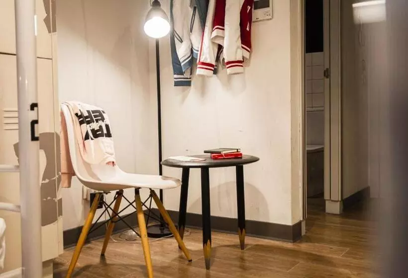 تختخواب در اتاق مشترک, Room00 Ventura Hostel