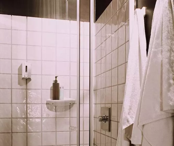 اتاق خانوادگی, Room00 Ventura Hostel