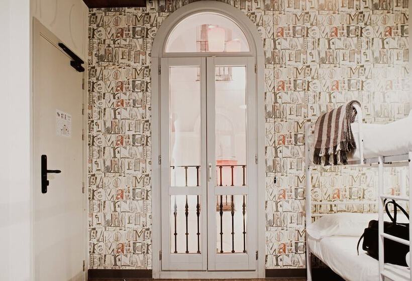 اتاق خانوادگی, Room00 Ventura Hostel