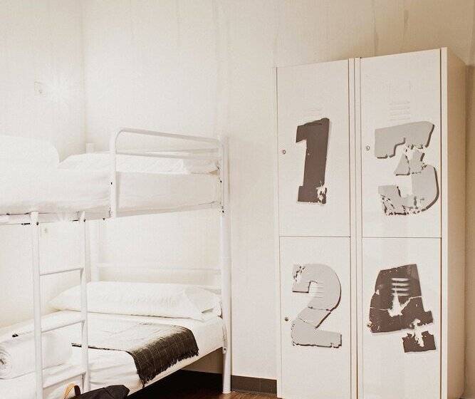 اتاق خانوادگی, Room00 Ventura Hostel