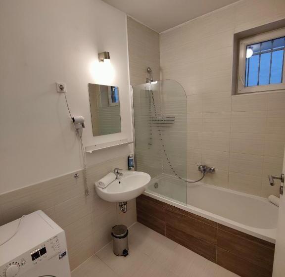Апартаменты 1 Спальня, Corvin Plaza Apartments & Suites