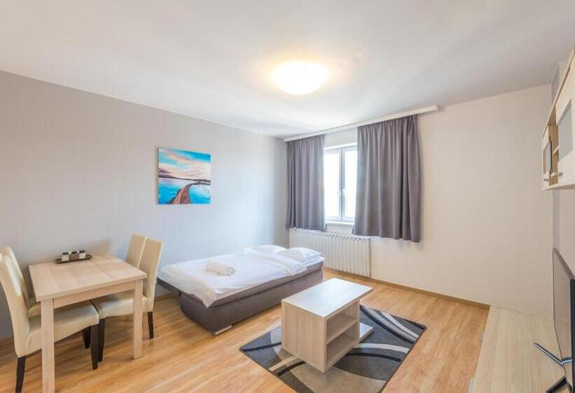 Апартаменты 1 Спальня, Corvin Plaza Apartments & Suites
