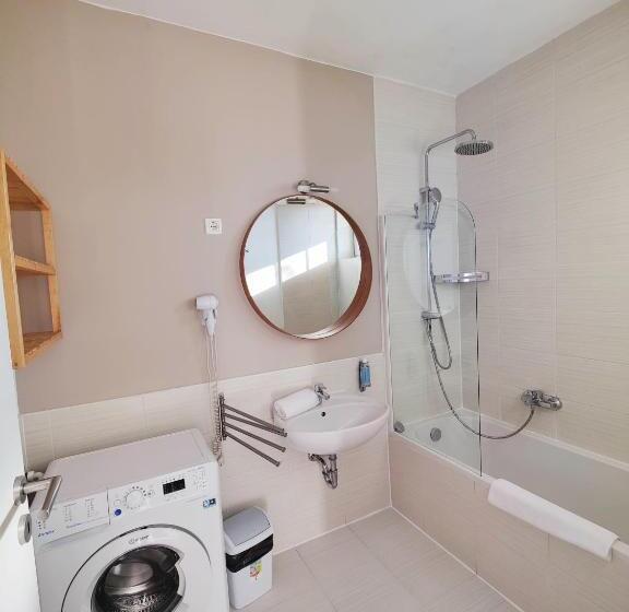 Апартаменты Deluxe 2 Спальни, Corvin Plaza Apartments & Suites