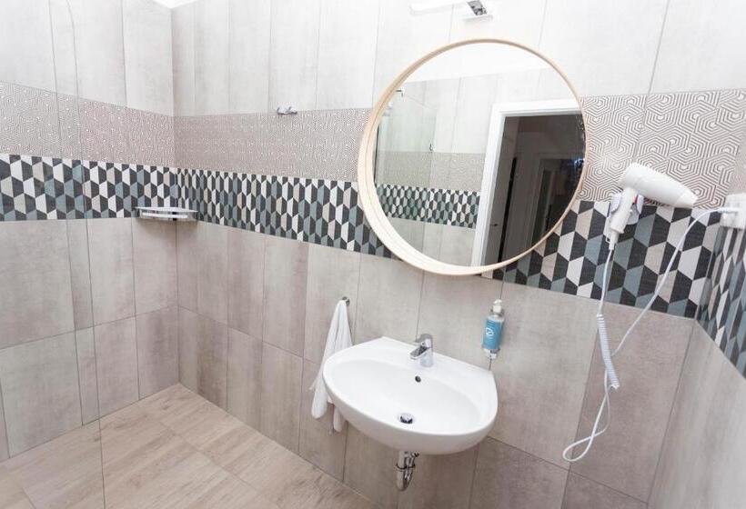 豪华两卧室公寓, Corvin Plaza Apartments & Suites