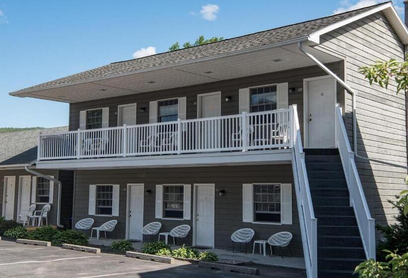 디럭스 룸, Americas Best Value Inn & Suites Lake George