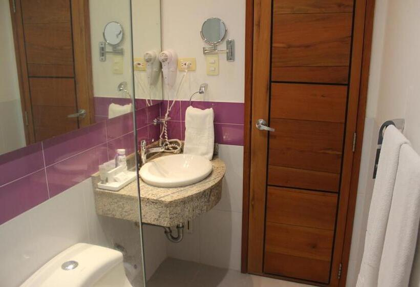 패밀리 룸, Atrium Plaza