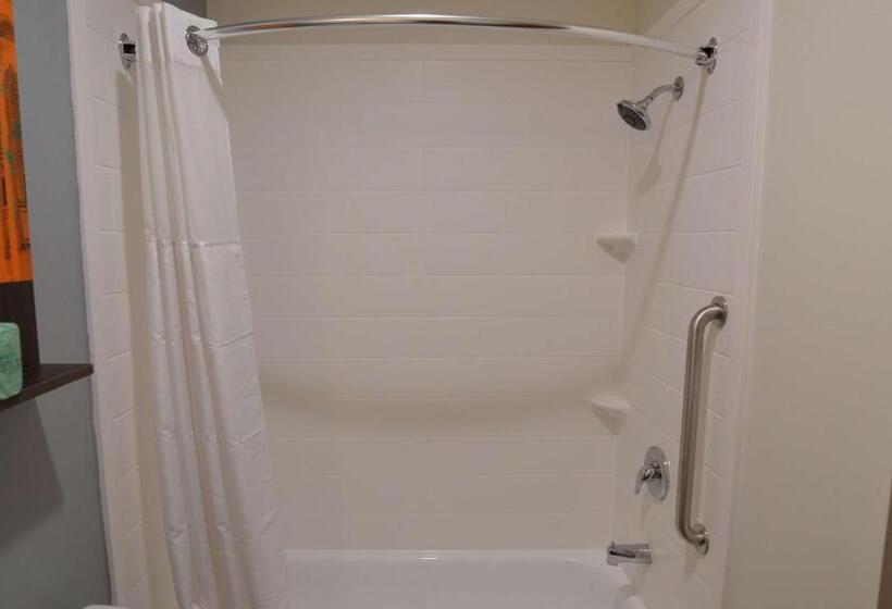 מיטת קינג בסוויטה, Best Western Ingleside Inn & Suites