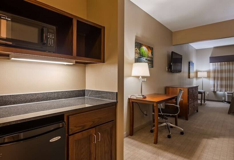 جناح, Green Mill Village Hotel & Suites, Bw Signature Collection