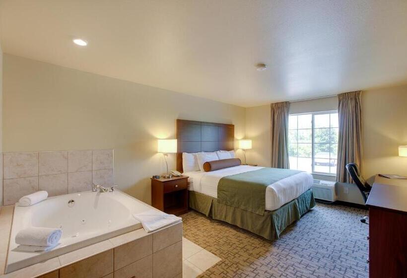 Люкс Кровать Кинг, Cobblestone Inn & Suites  Clintonville