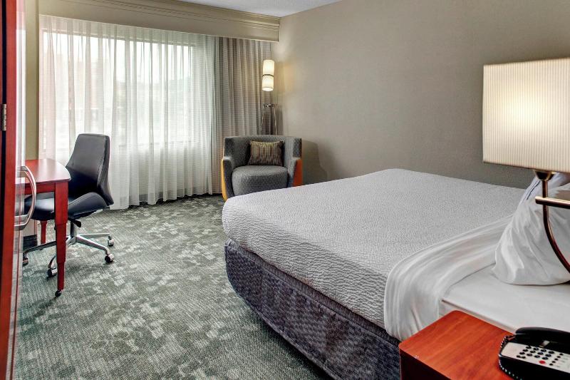 キングサイズベッドのスタンダードルーム, Courtyard By Marriott Anniston Oxford