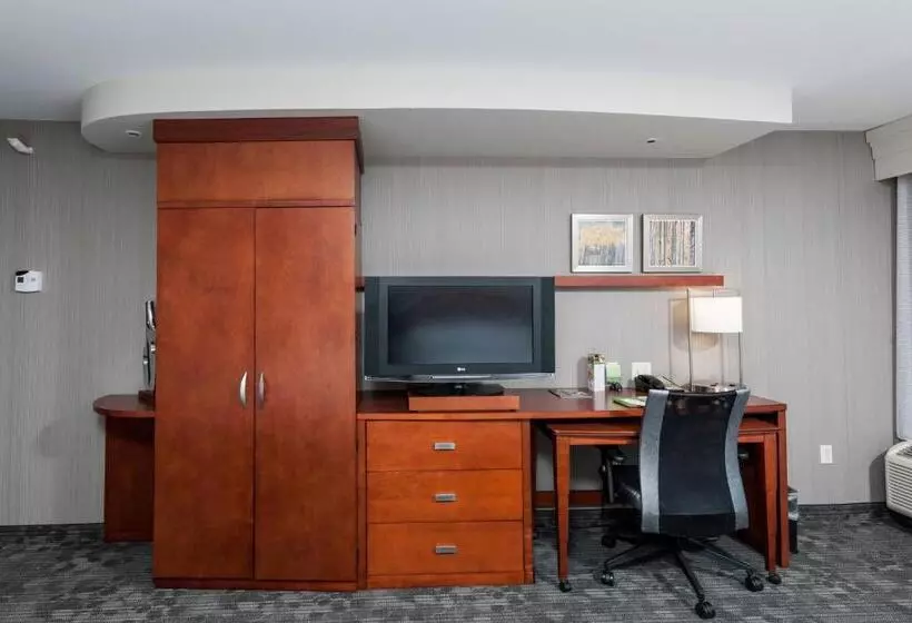 キングサイズベッドのスタンダードルーム, Courtyard By Marriott Portland Airport