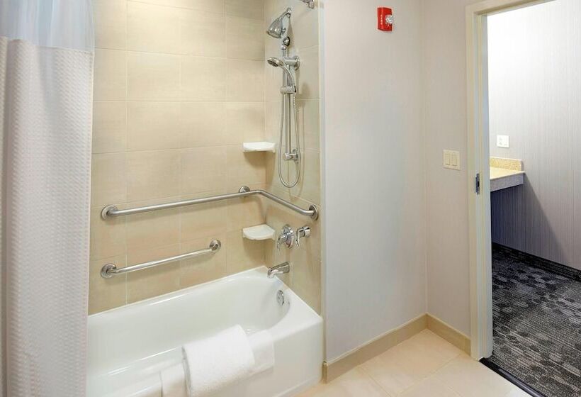 غرفة قياسية لذوى الاحتياجات الخاصة, Courtyard Pittsburgh Greensburg