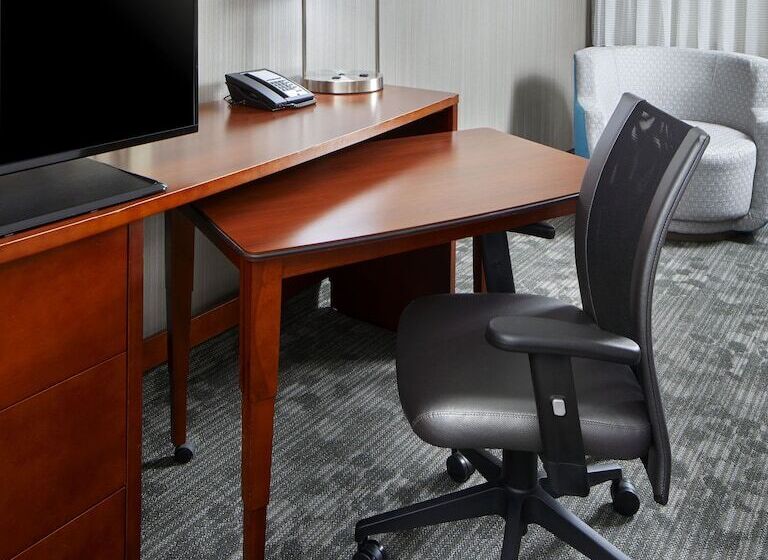 غرفة قياسية لذوى الاحتياجات الخاصة, Courtyard Pittsburgh Greensburg