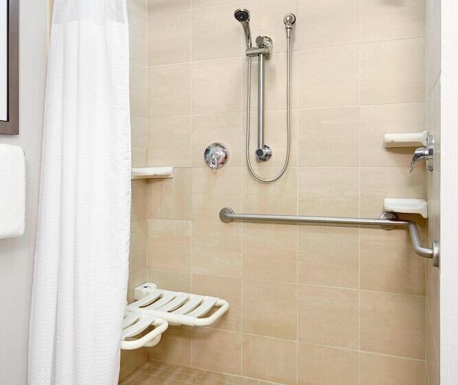 غرفة قياسية لذوى الاحتياجات الخاصة, Courtyard Pittsburgh Greensburg