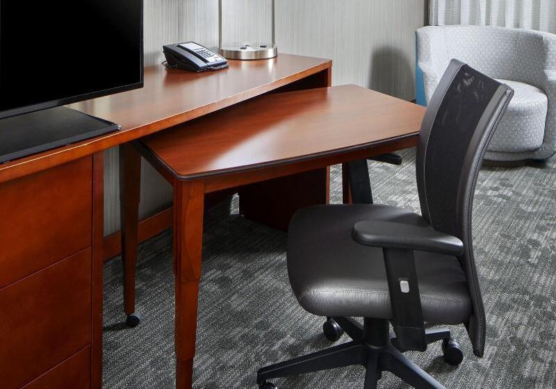 جناح إدارى, Courtyard Pittsburgh Greensburg